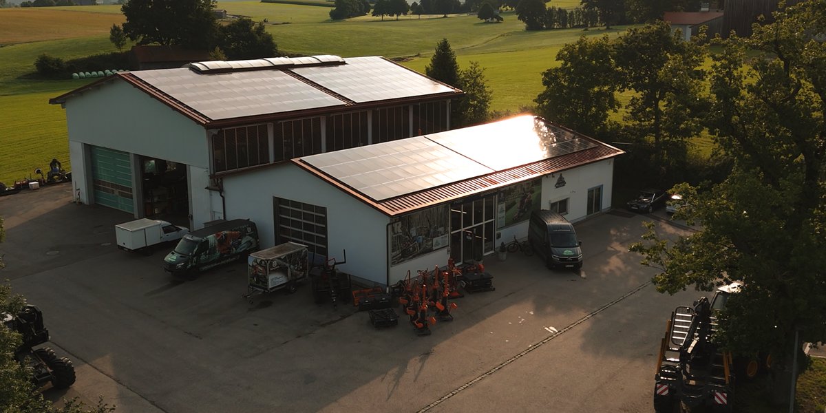 Luftaufnahme des Betriebsgeländes von Huber Forst in Egelhofen